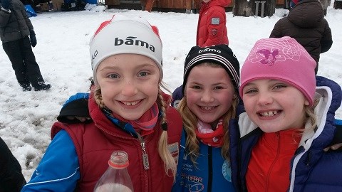 Oddrun Hjelmeset Kirkeeide, Mari Sofi Meland og Selma Guddal Breivik. Foto: Torstein Breivik