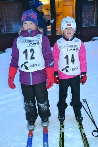 Kristin Almskår og Thea Dispen Lødemel. Foto: Margunn Hjelmeset
