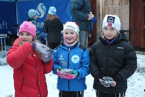 Selma, Mari Sofi og Oddrun. Foto: Ingrid Meland