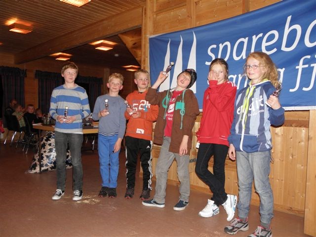 Premieutdeling skiskyting. Foto: Sigbjørn Kirkeeide