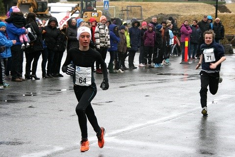 Simon Hjelmeset Kirkeeide mot mål. Foto: Åheim IL